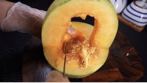 吃了虾可以吃哈密瓜吗,食用搭配的奥秘解析