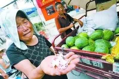 老唐头吃瓜趣事,笑谈人间百态