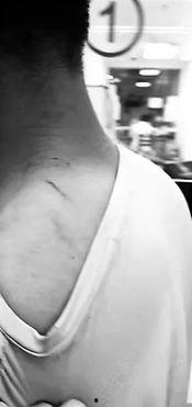 情侣吵架吃瓜现场,吃瓜群众围观热议