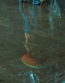 雨中倒影吃瓜,一场吃瓜盛宴的视觉奇遇